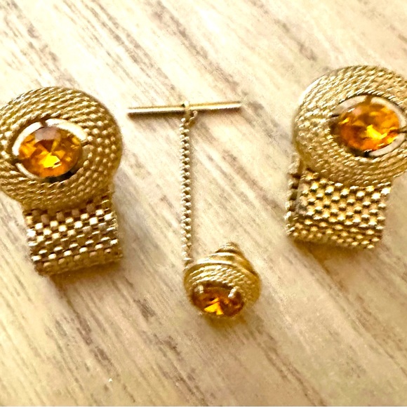 Source Unknown Other - Handsome 3 pc Set Men’s Cuff Links & Tie Clip